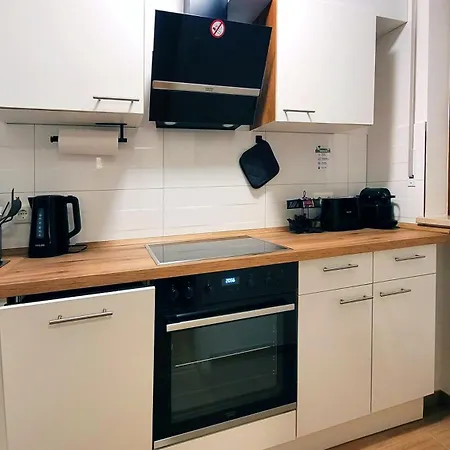 Madison Homes 50 Qm In Mit Balkon, Bergblick, Parkplatz, Zentral Gelegen 아파트 *