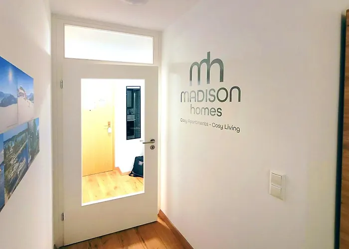 Madison Homes 50 Qm In Mit Balkon, Bergblick, Parkplatz, Zentral Gelegen Apartmán *