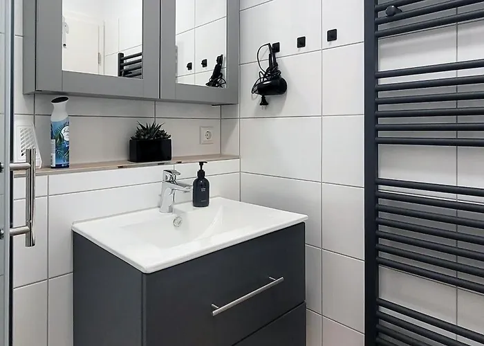 Madison Homes 50 Qm In Mit Balkon, Bergblick, Parkplatz, Zentral Gelegen Apartmán *