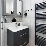Madison Homes 50 Qm In Mit Balkon, Bergblick, Parkplatz, Zentral Gelegen Διαμέρισμα *