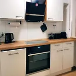 Madison Homes 50 Qm In Mit Balkon, Bergblick, Parkplatz, Zentral Gelegen 아파트 *