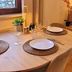 Madison Homes 50 Qm In Mit Balkon, Bergblick, Parkplatz, Zentral Gelegen 아파트 프리엔암치엠시