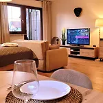 Madison Homes 50 Qm In Mit Balkon, Bergblick, Parkplatz, Zentral Gelegen * 프리엔암치엠시
