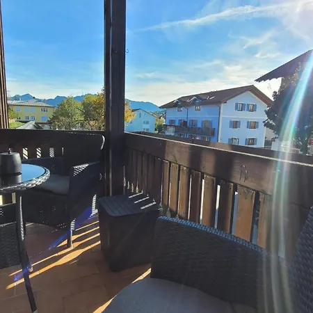 Madison Homes 50 Qm In Mit Balkon, Bergblick, Parkplatz, Zentral Gelegen