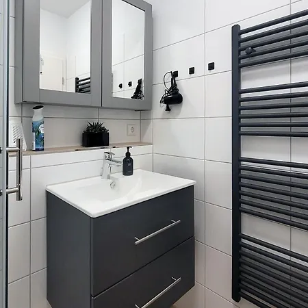 Madison Homes 50 Qm In Mit Balkon, Bergblick, Parkplatz, Zentral Gelegen 公寓 *