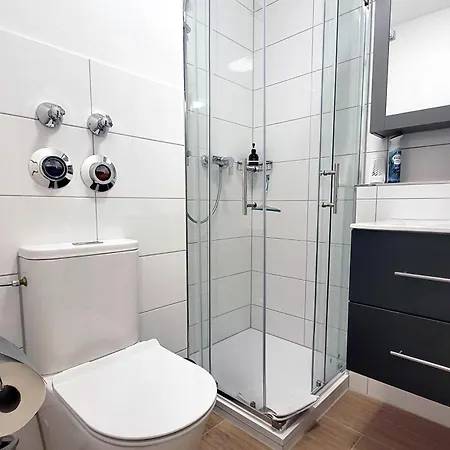 公寓 Madison Homes 50 Qm In Mit Balkon, Bergblick, Parkplatz, Zentral Gelegen 基姆湖畔普林
