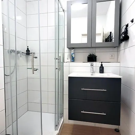 Madison Homes 50 Qm In Mit Balkon, Bergblick, Parkplatz, Zentral Gelegen * 基姆湖畔普林